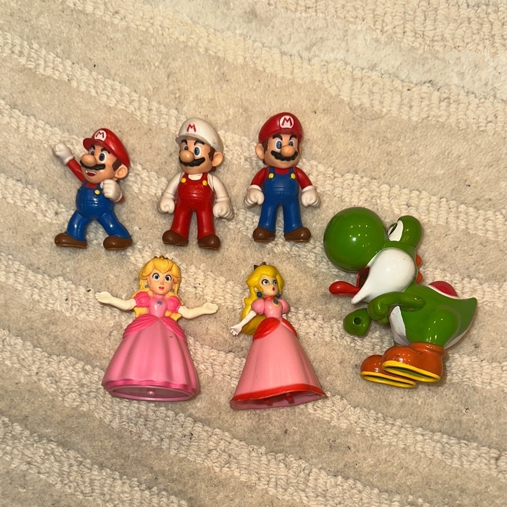Super Mario Character Toy Set - Multicolor